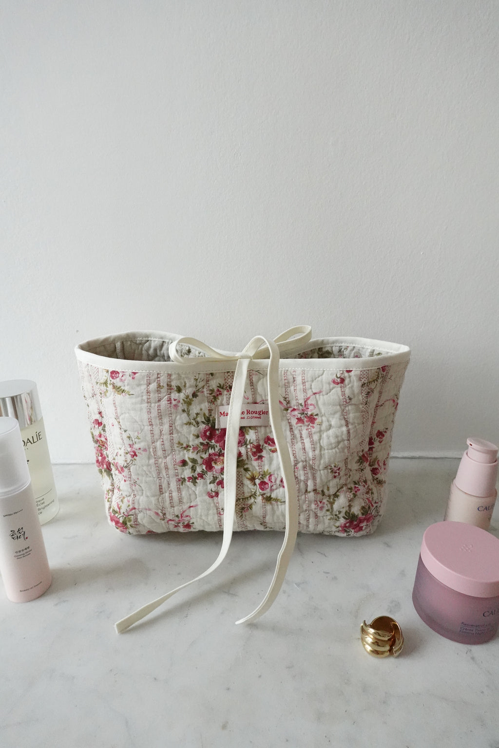 Trousse upcyclée matelassée beige à fleurs