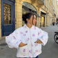 Veste upcyclée matelassée blanche à fleurs violettes