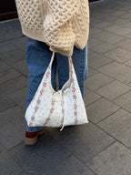 Sac upcyclé matelassé écru à fleurs
