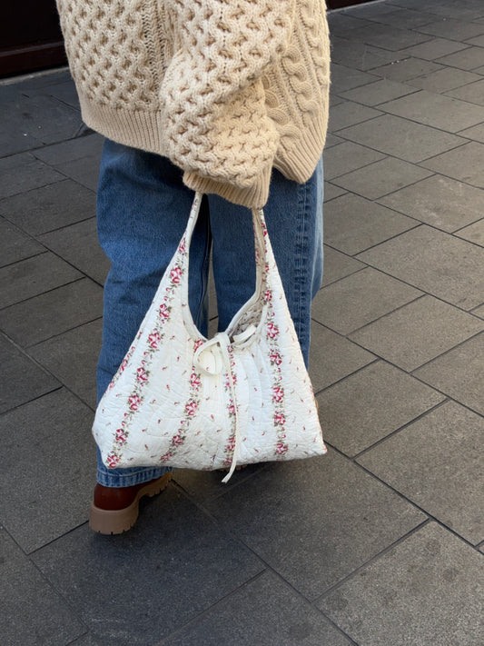 Sac upcyclé matelassé écru à fleurs