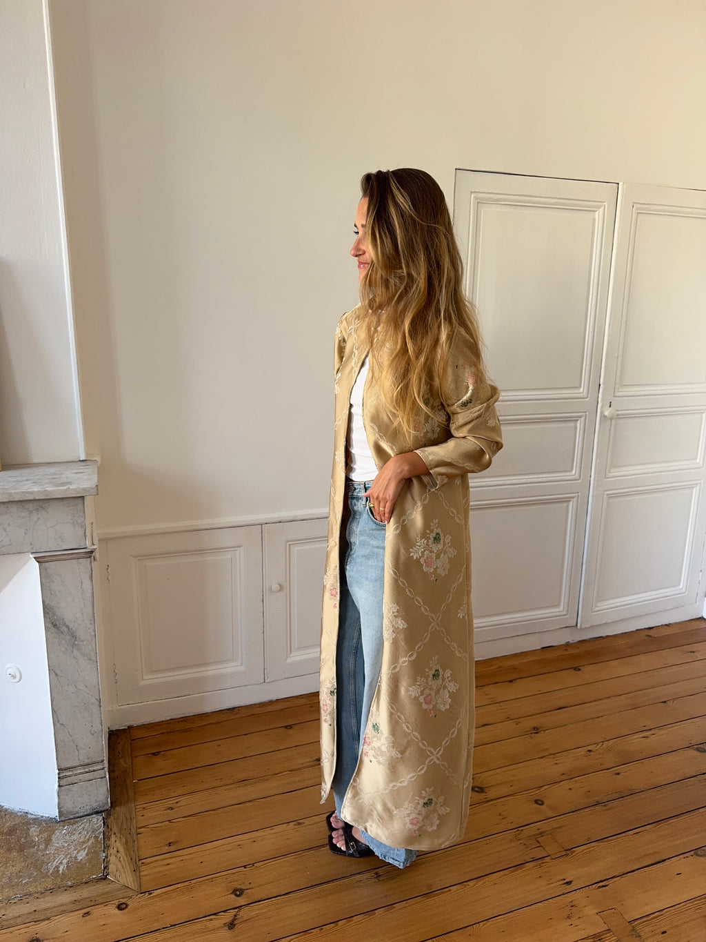 Veste longue upcyclée satinée dorée - M