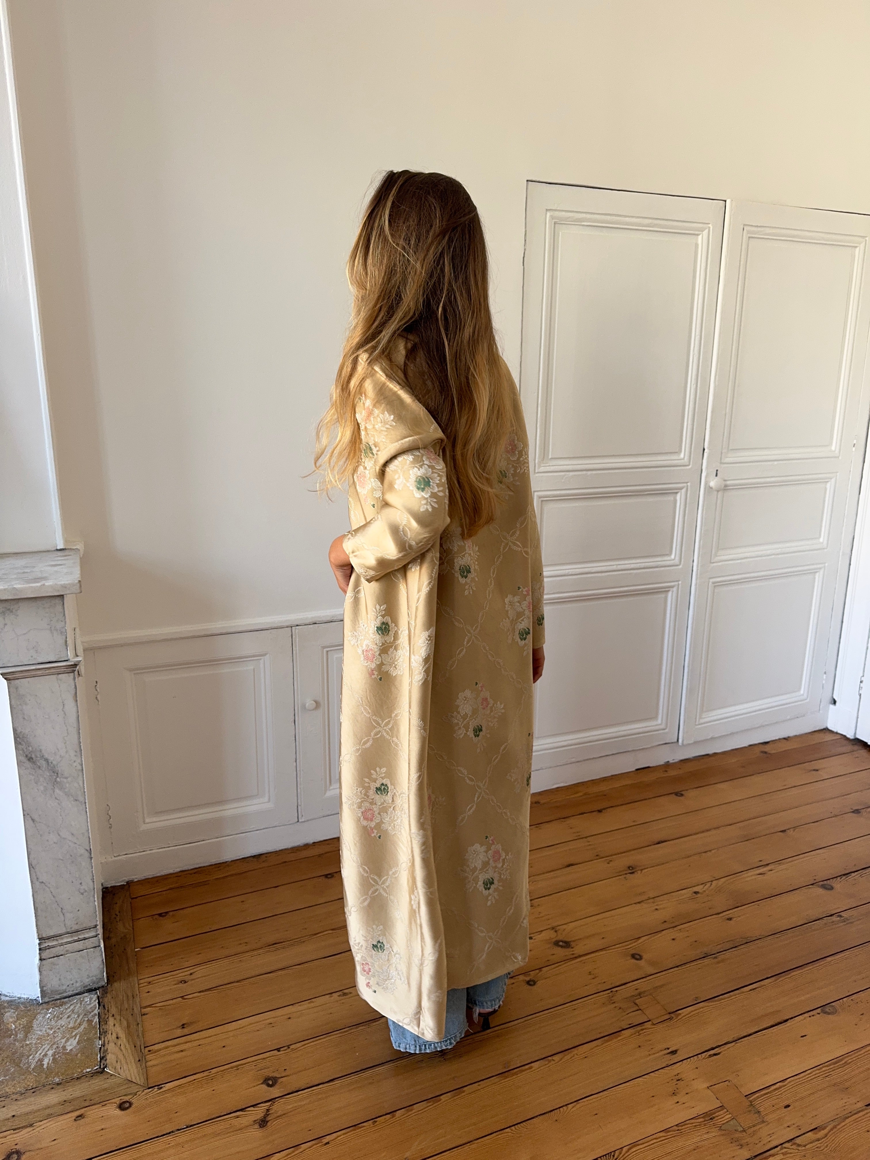 Veste longue upcyclée satinée dorée - M