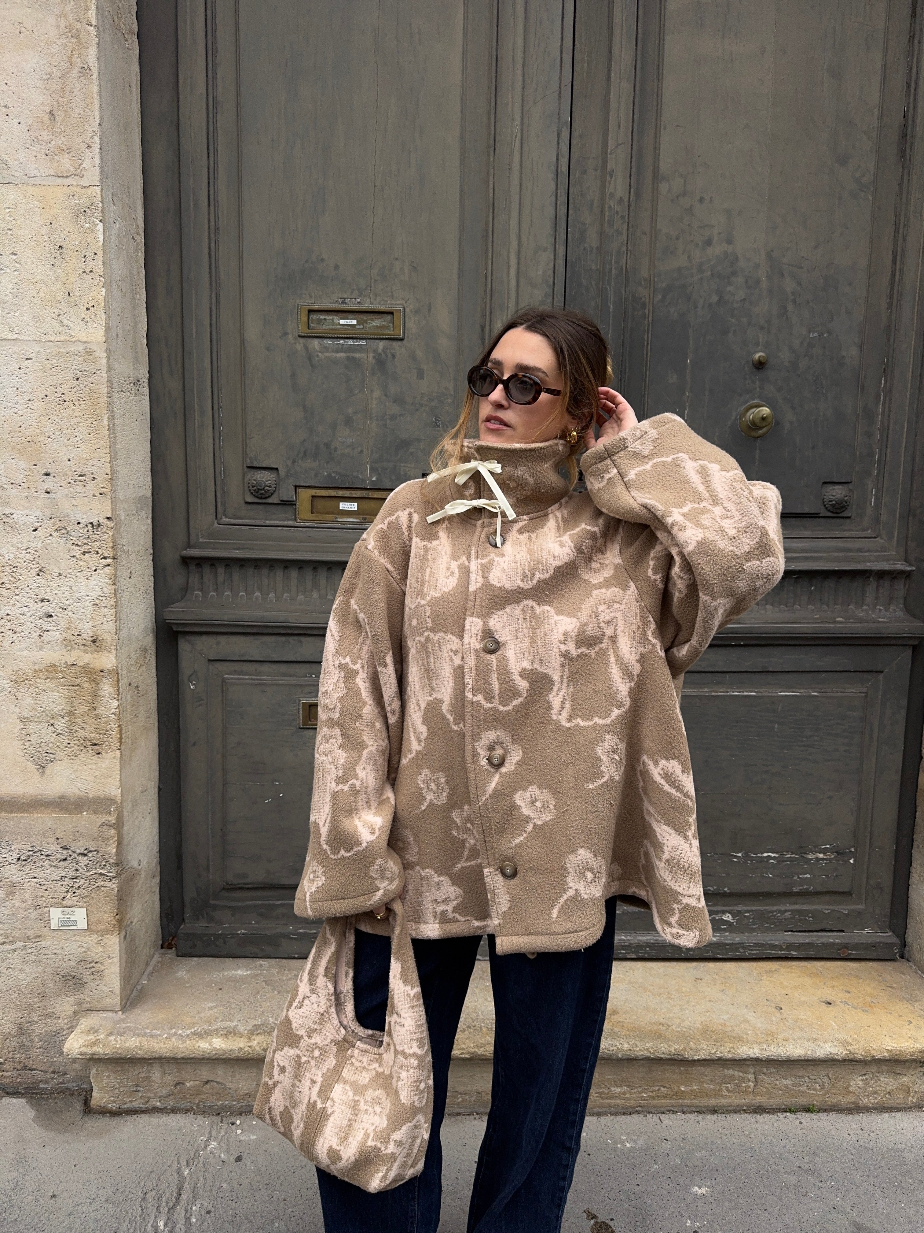 Manteau upcyclé laine marron clair à motifs vintage