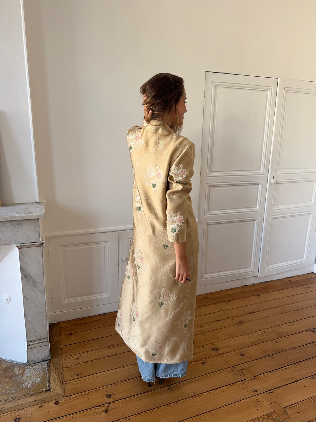 Veste longue upcyclée satinée dorée - M