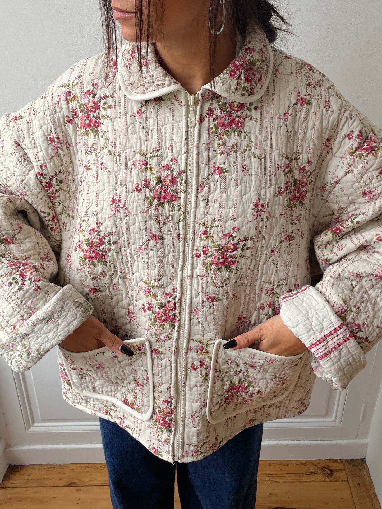 Veste upcyclée matelassée crème à fleurs