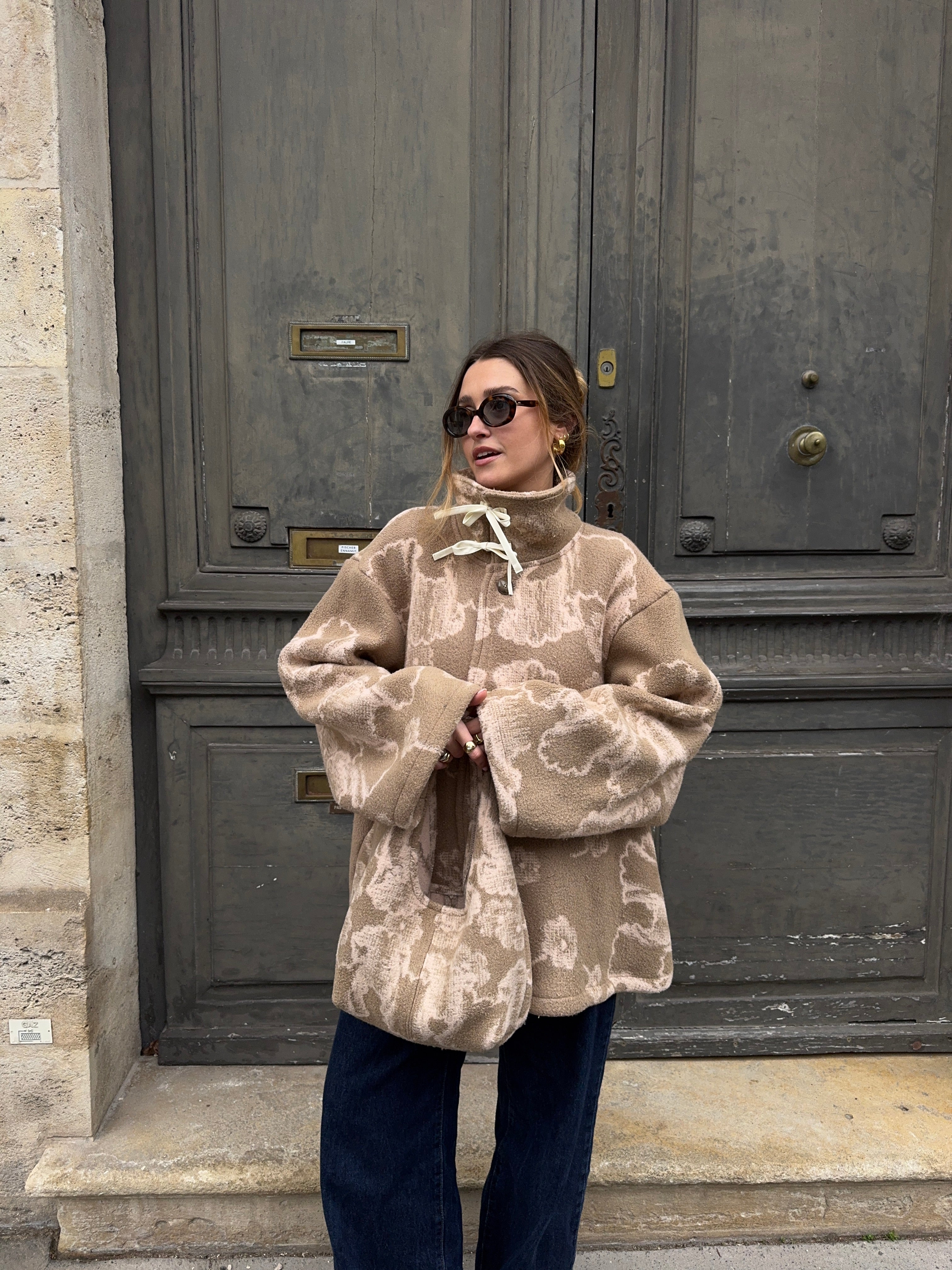 Manteau upcyclé laine marron clair à motifs vintage