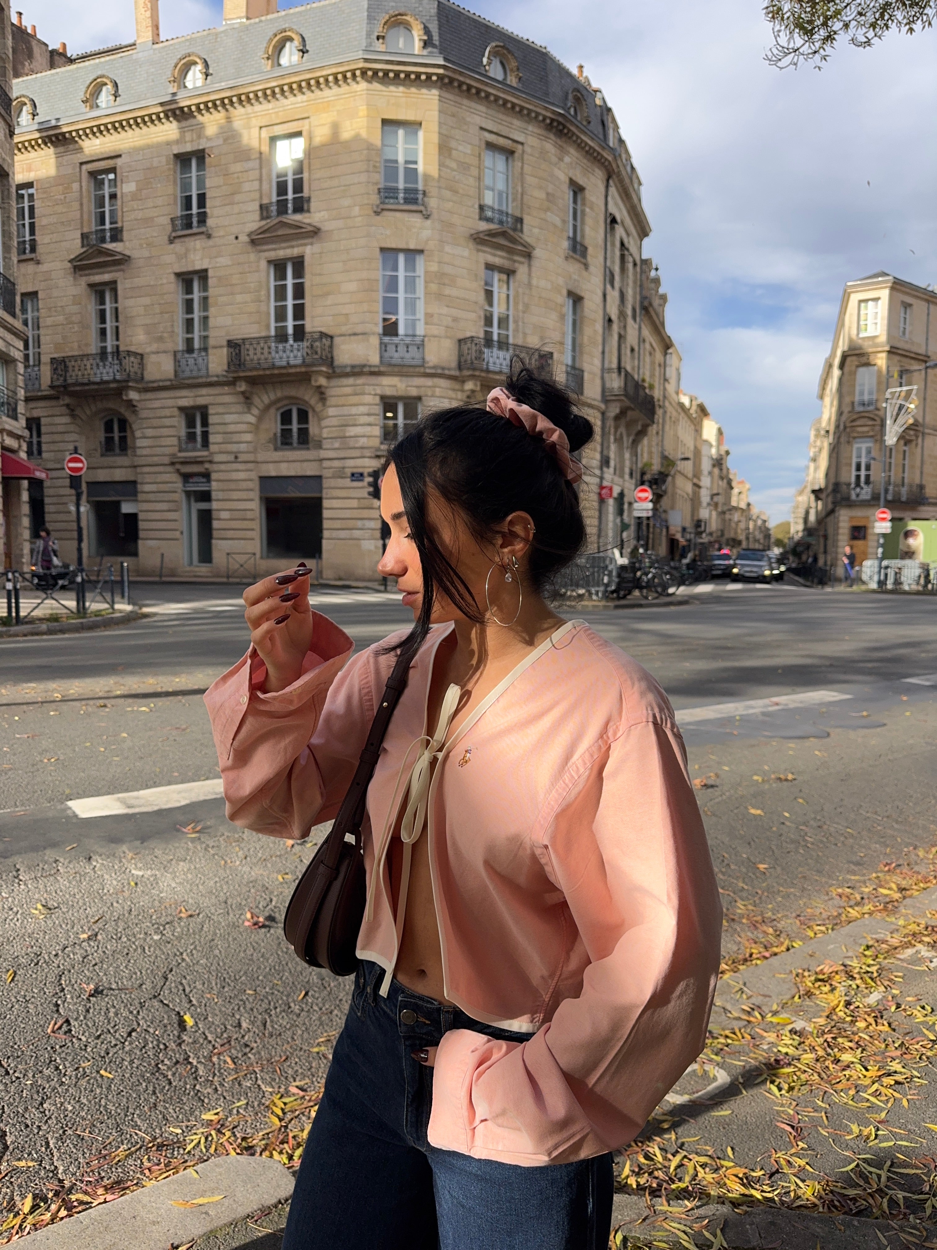 Chemise upcyclée pêche pastel + chouchou