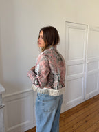 Veste courte upcyclée à motifs et franges