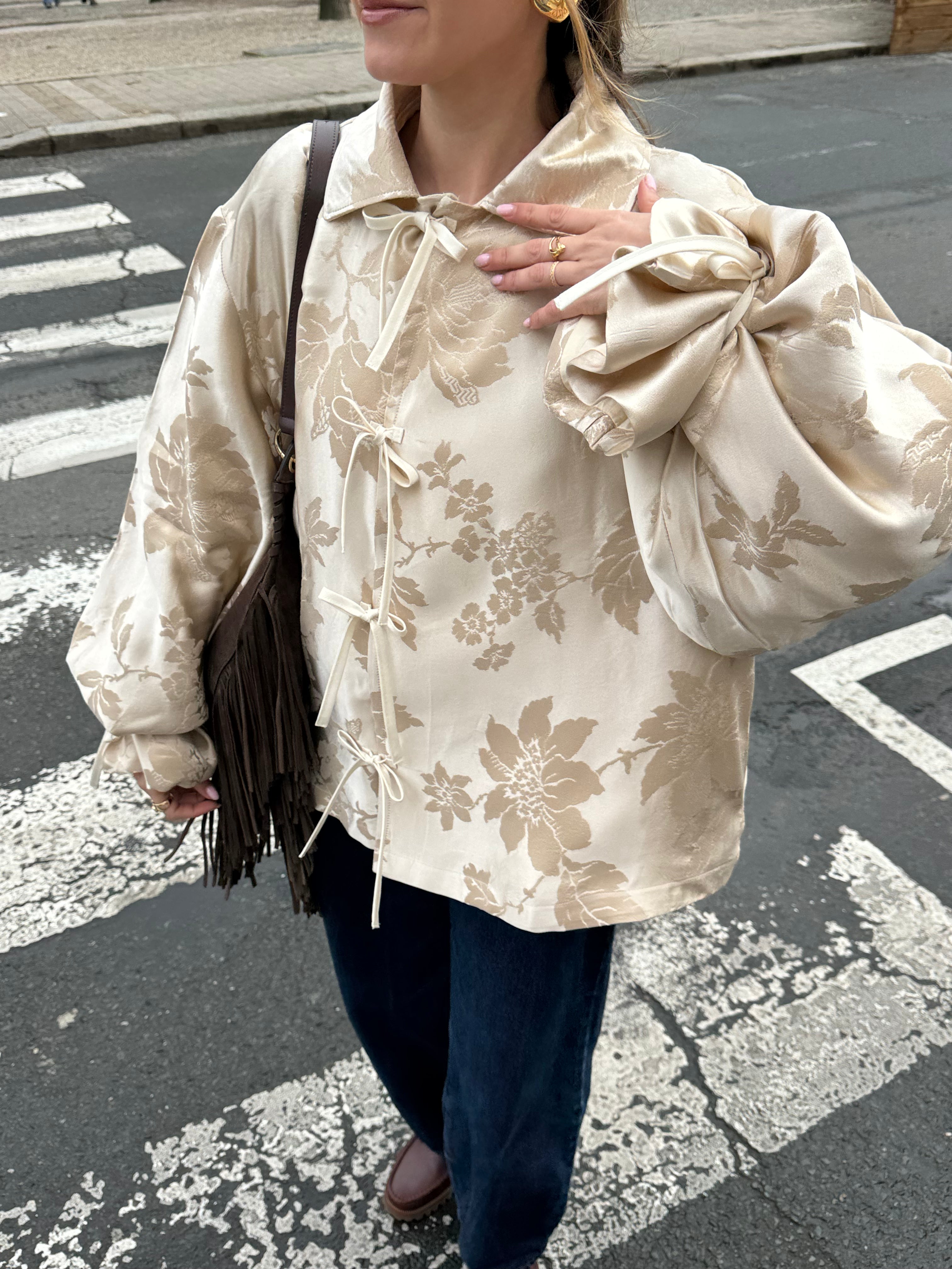 Veste upcyclée satinée à motifs vintage