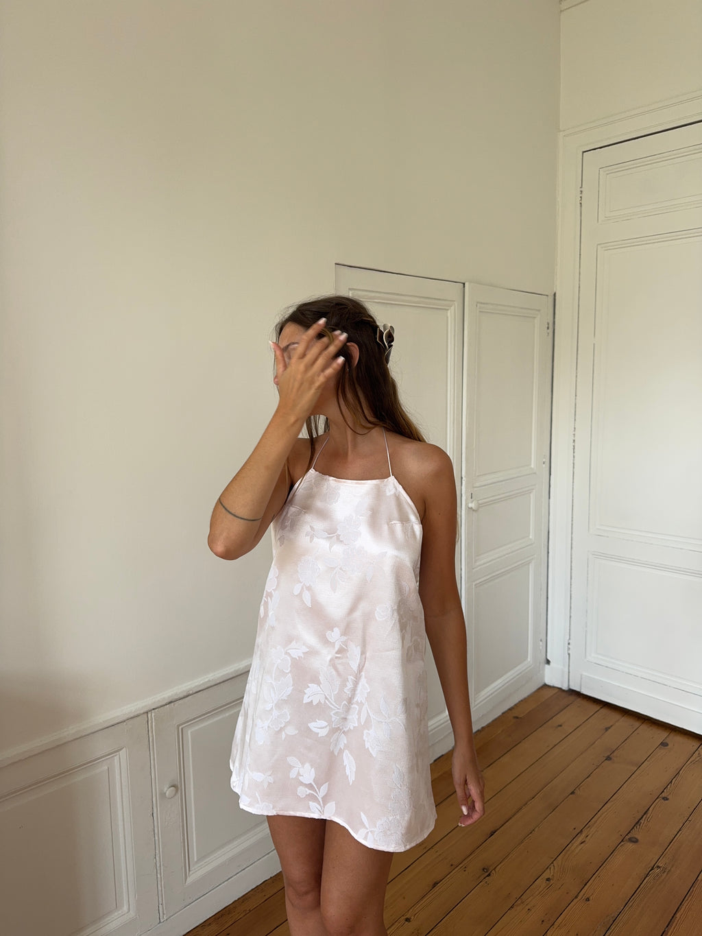 Robe dos nu upcyclée satinée rose clair