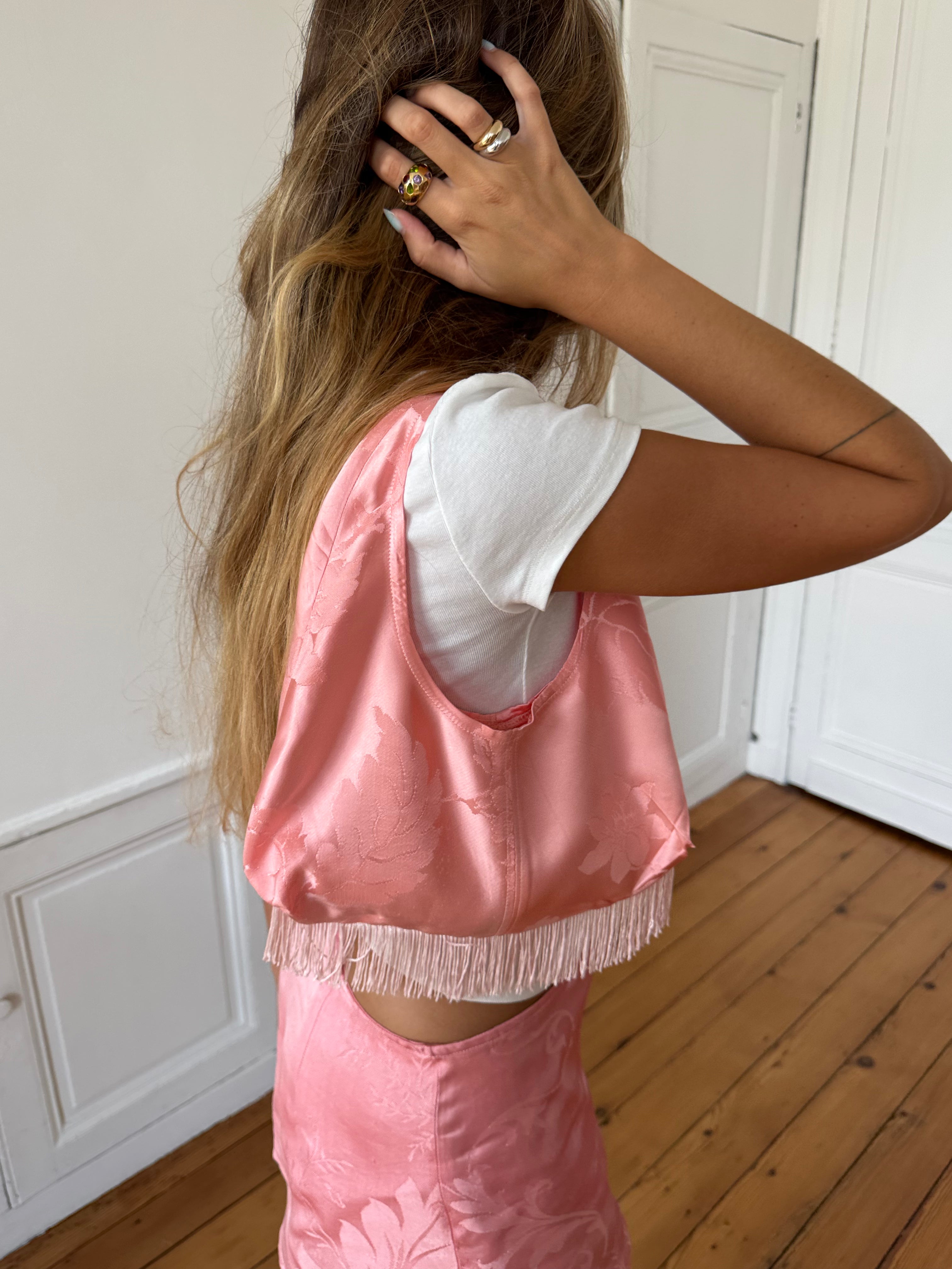 Sac upcyclé satiné rose et franges