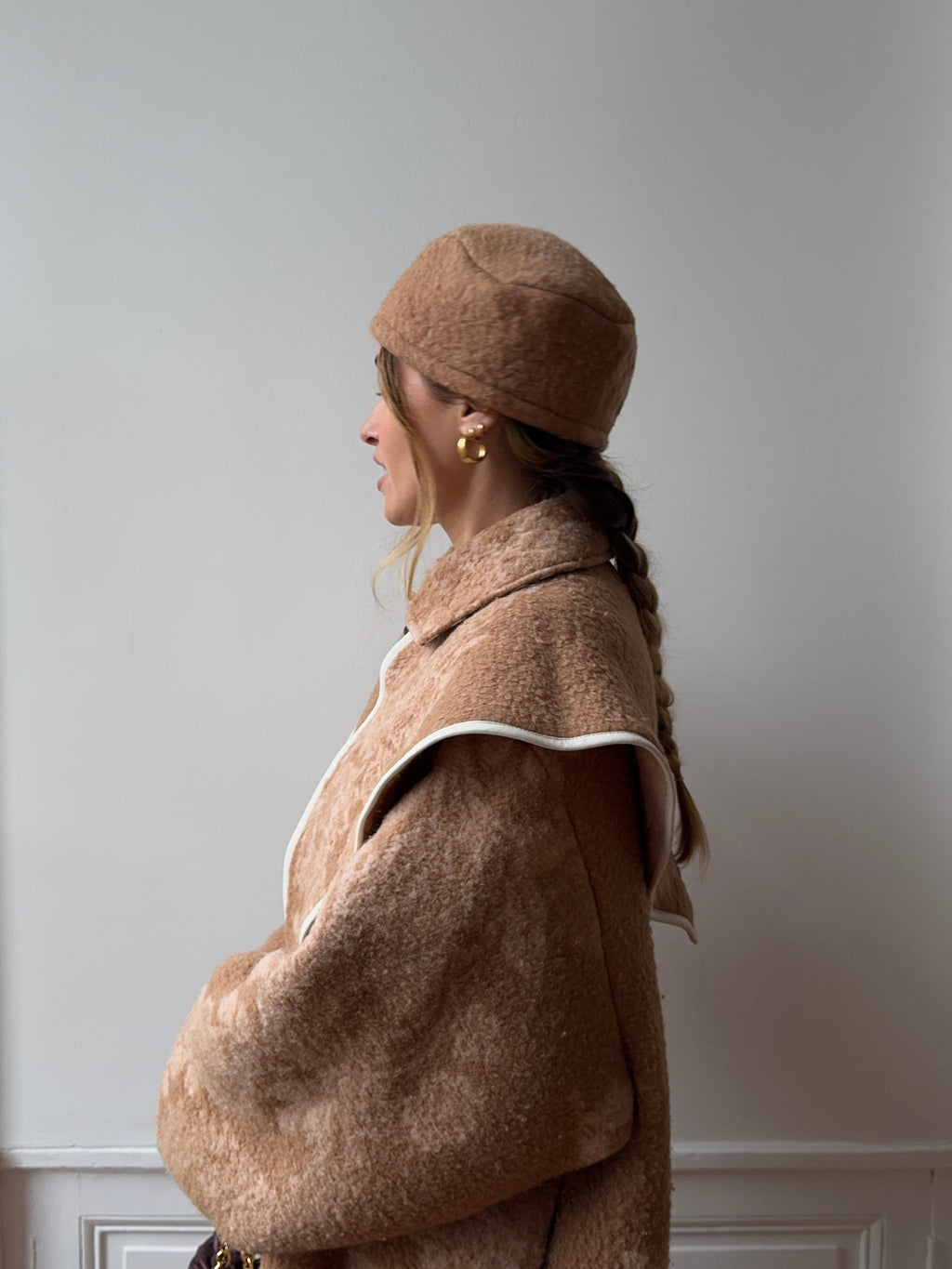 Chapeau upcyclé laine marron clair à motifs vintage