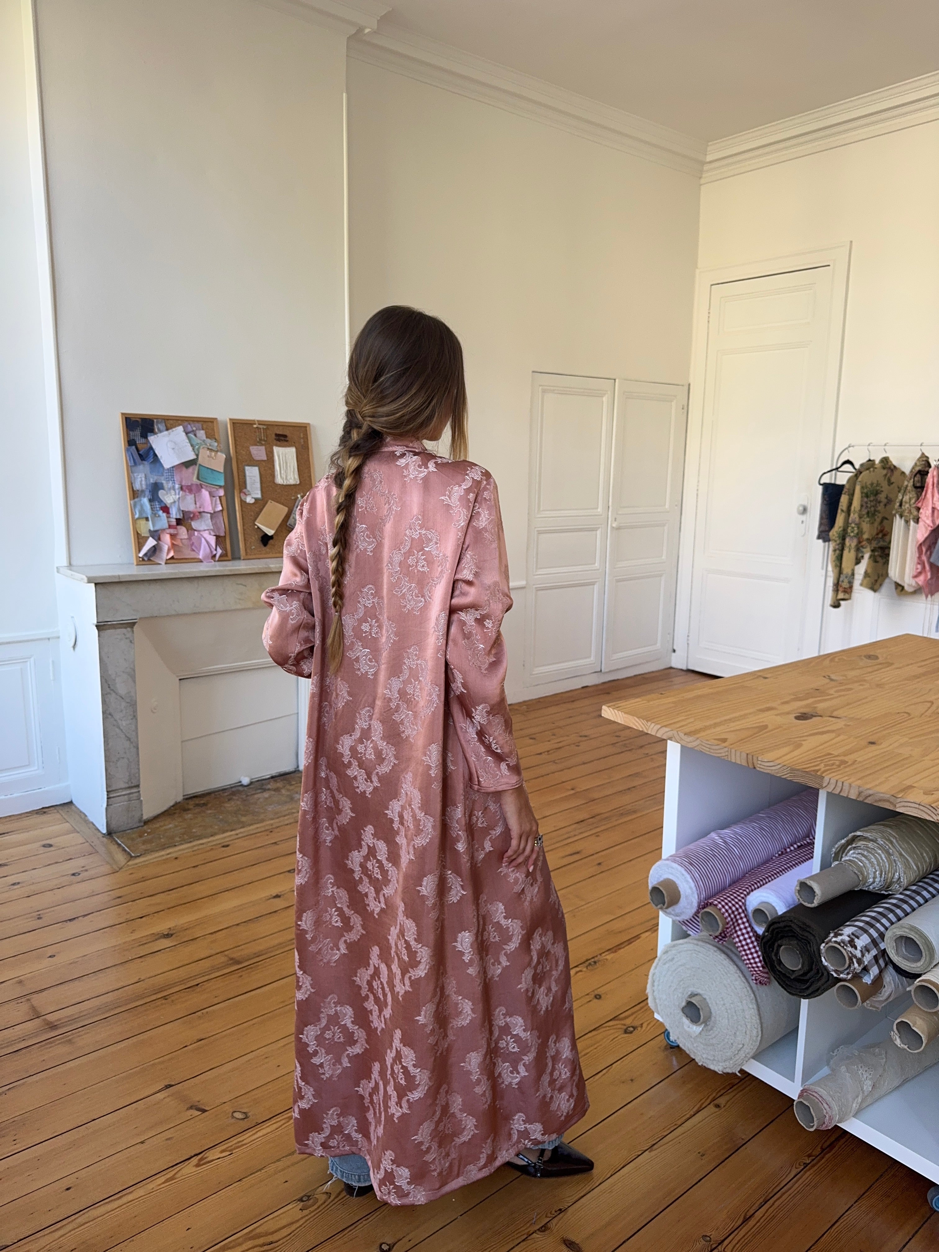 Veste longue upcyclée satinée rose - M