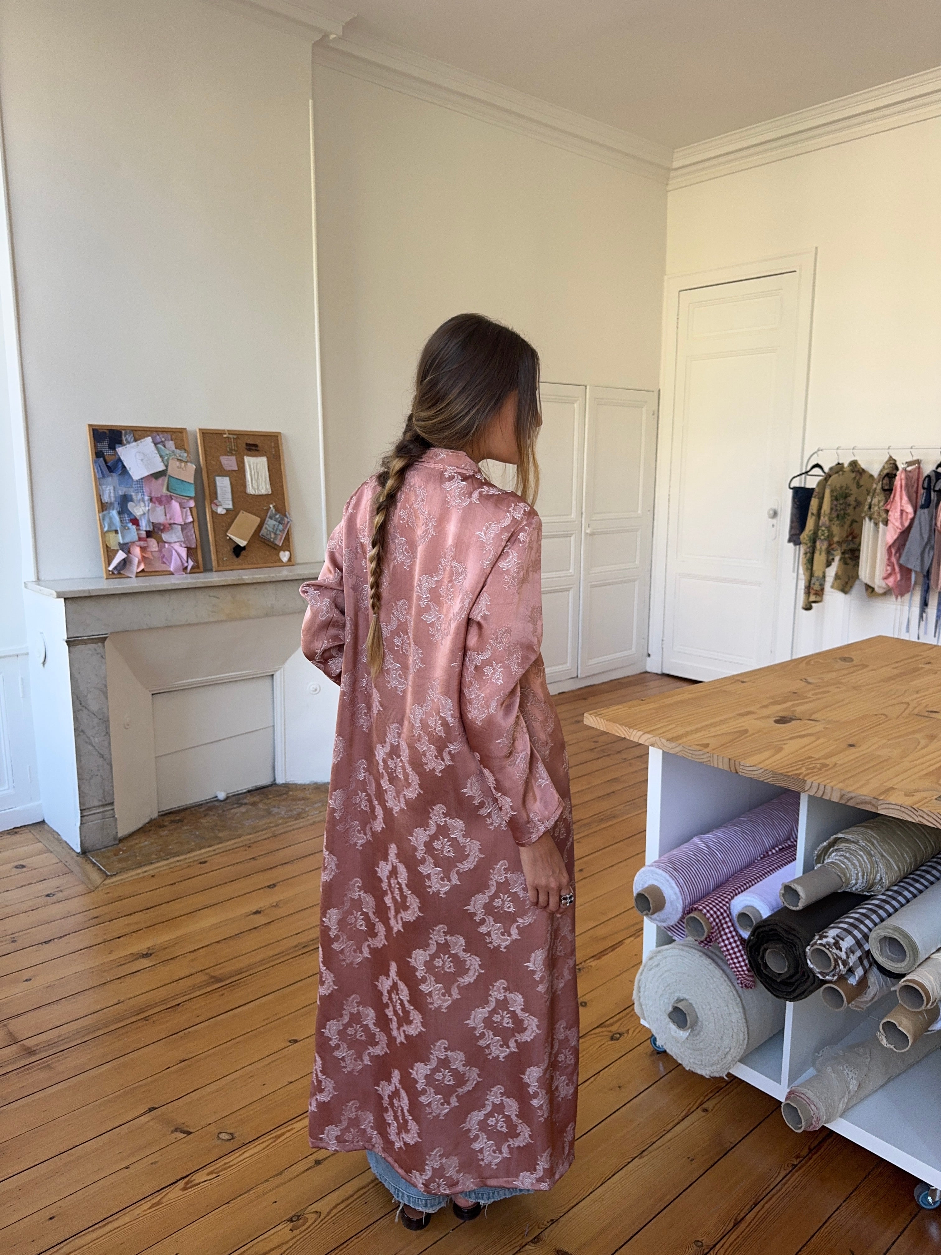 Veste longue upcyclée satinée rose - M