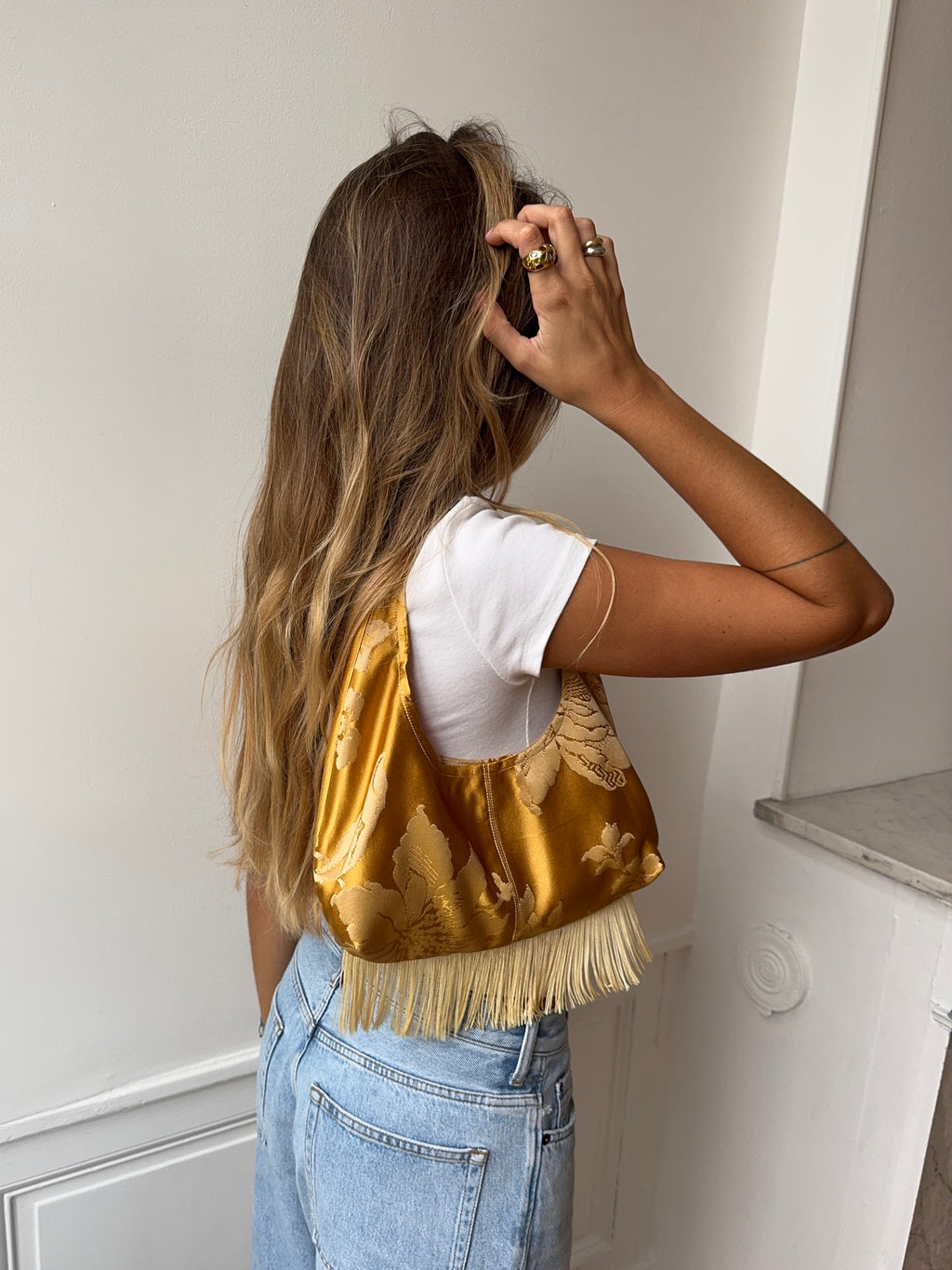 Sac upcyclé satiné doré et franges