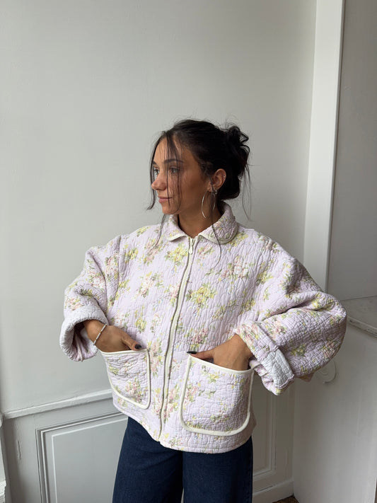 Veste upcyclée matelassée lilas à fleurs