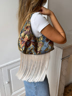 Sac upcyclé à motifs et franges