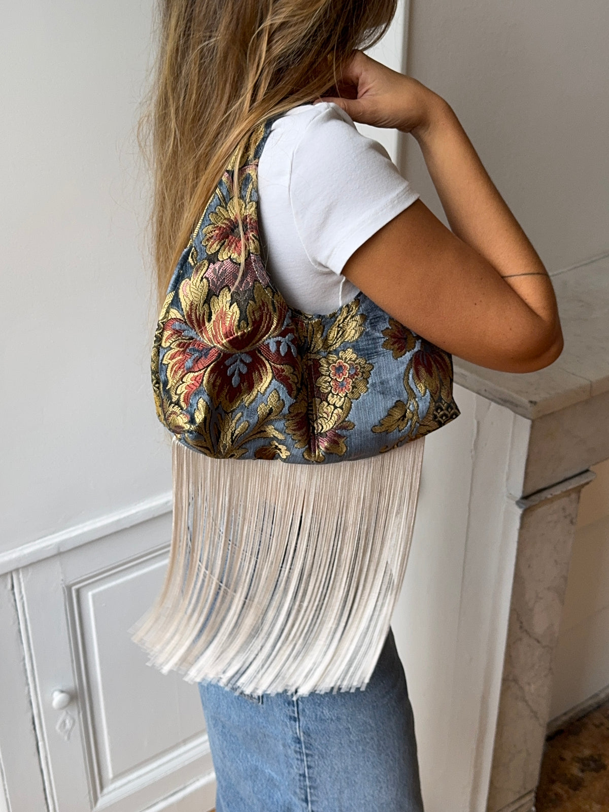 Sac upcyclé à motifs et franges