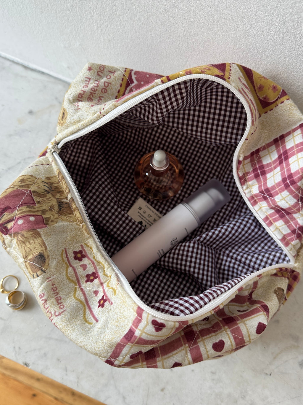 Trousse upcyclée matelassée à motifs