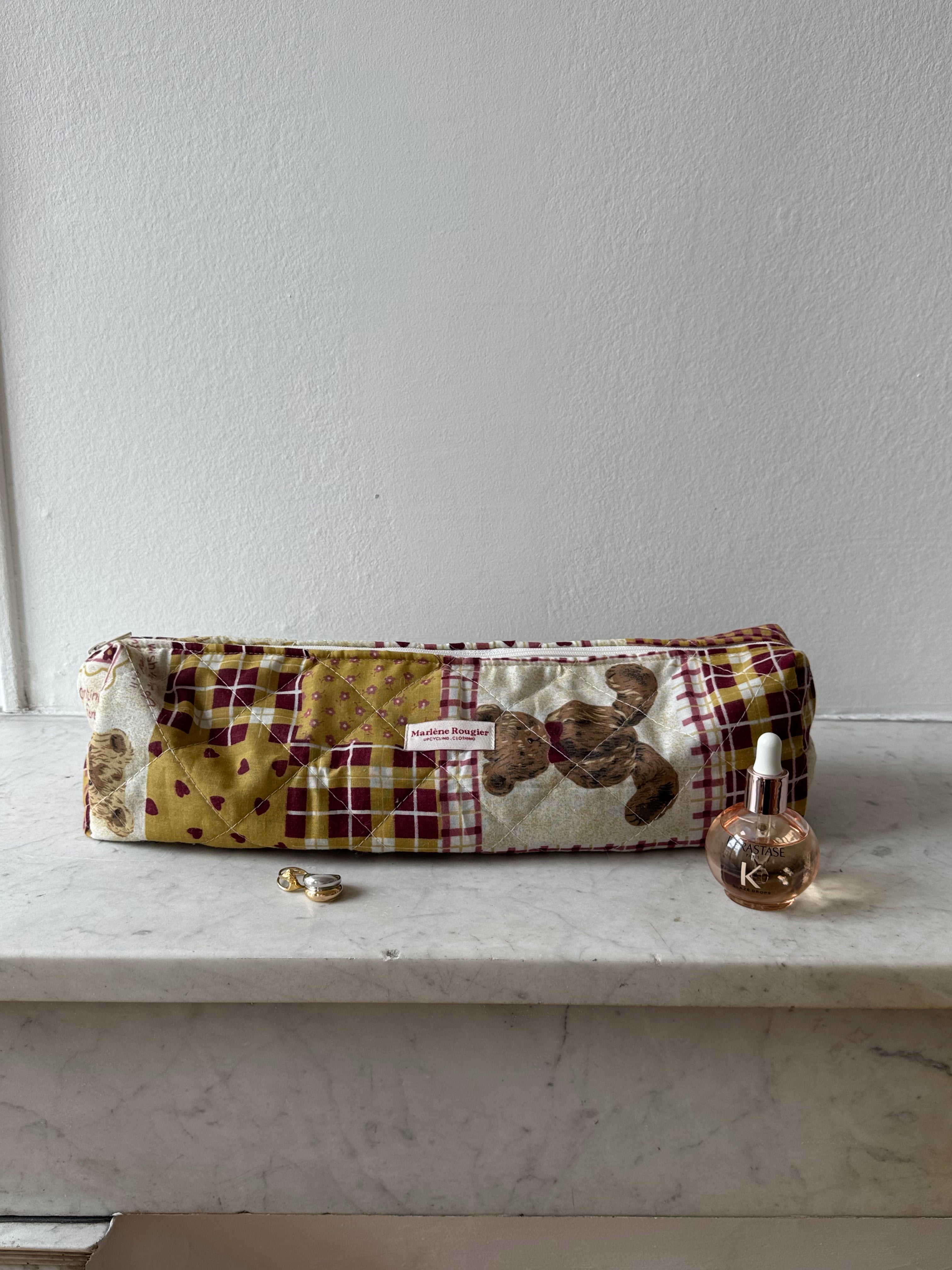 Trousse upcyclée matelassée à motifs