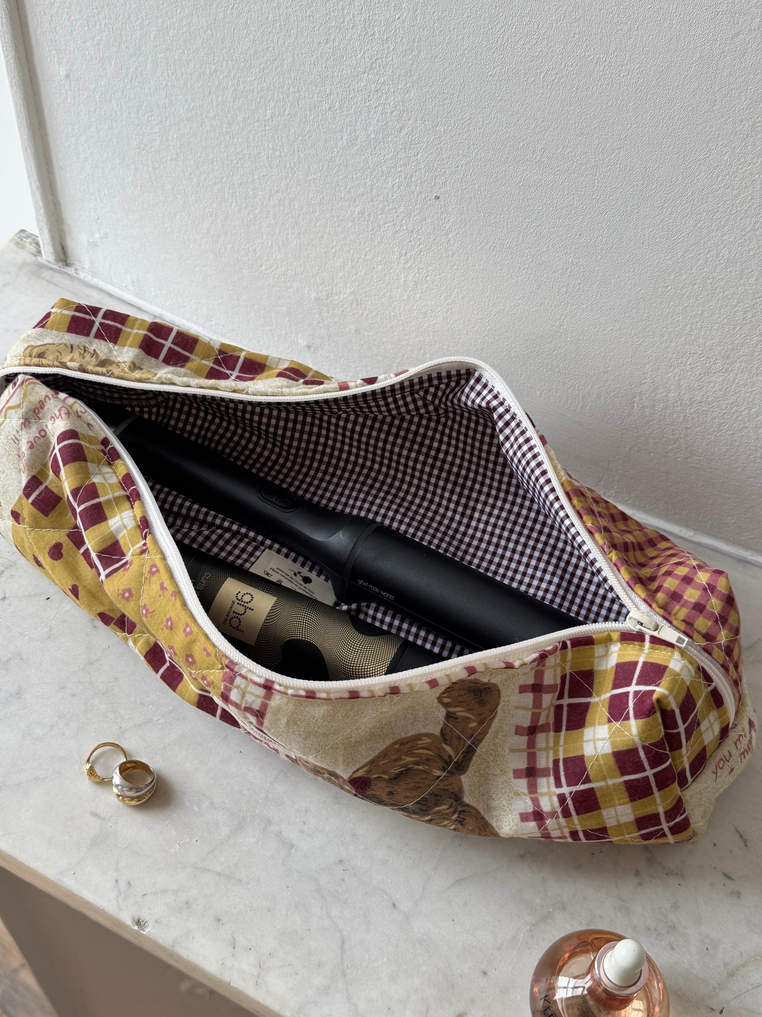 Trousse upcyclée matelassée à motifs