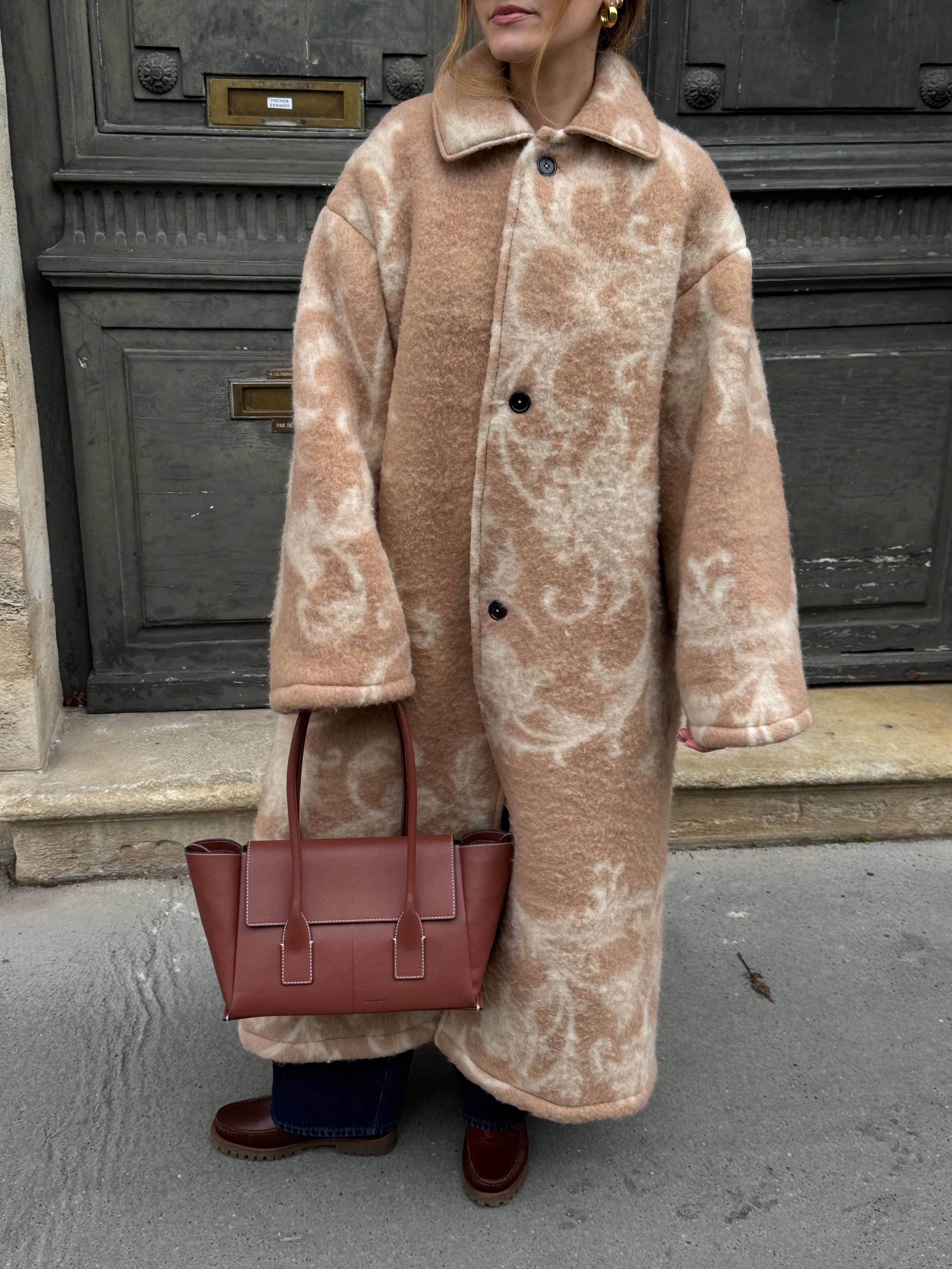Manteau long upcyclé laine rosée à motifs vintage