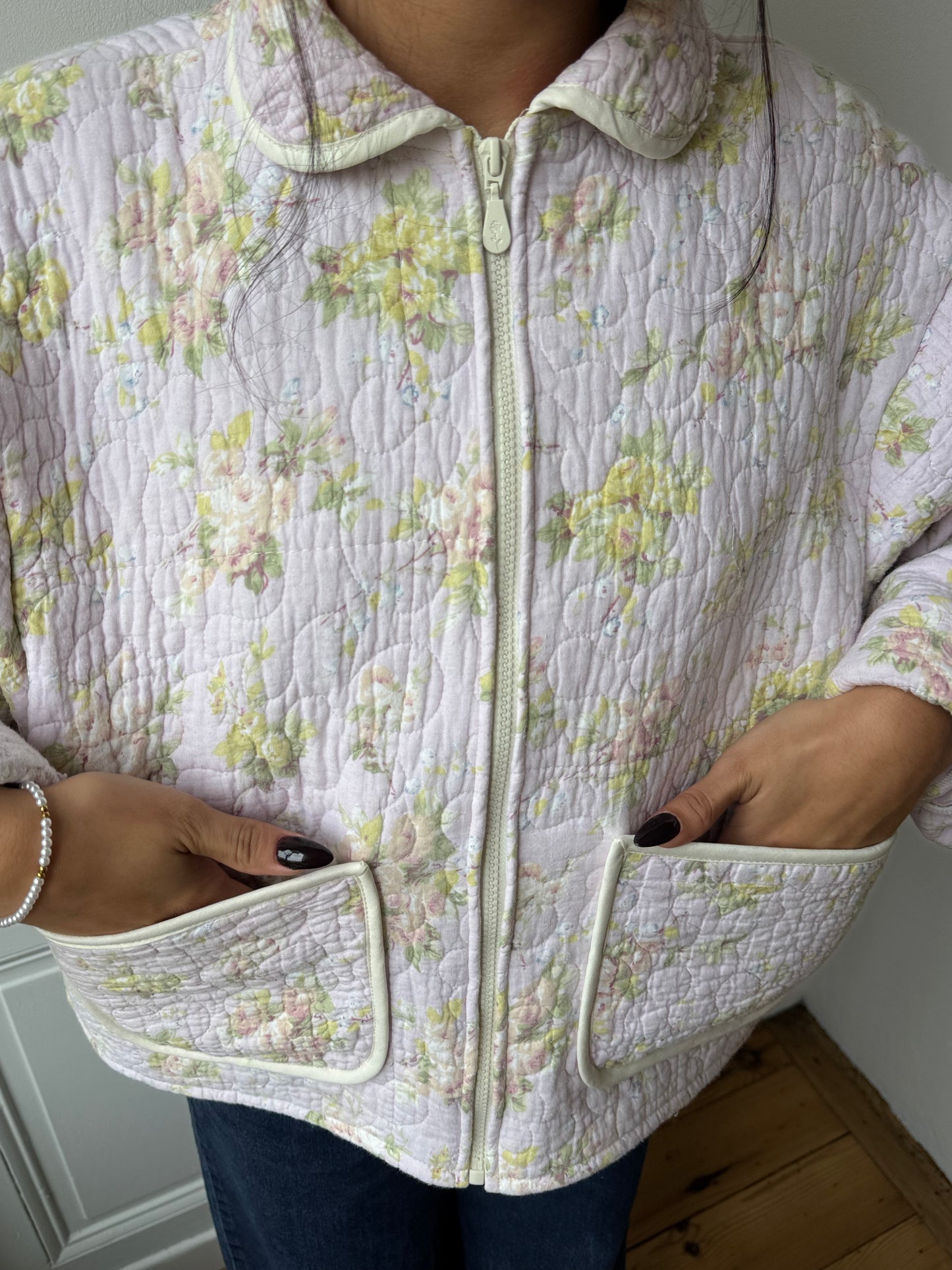 Veste upcyclée matelassée lilas à fleurs