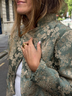 Veste courte upcyclée vert d'eau à motifs vintage