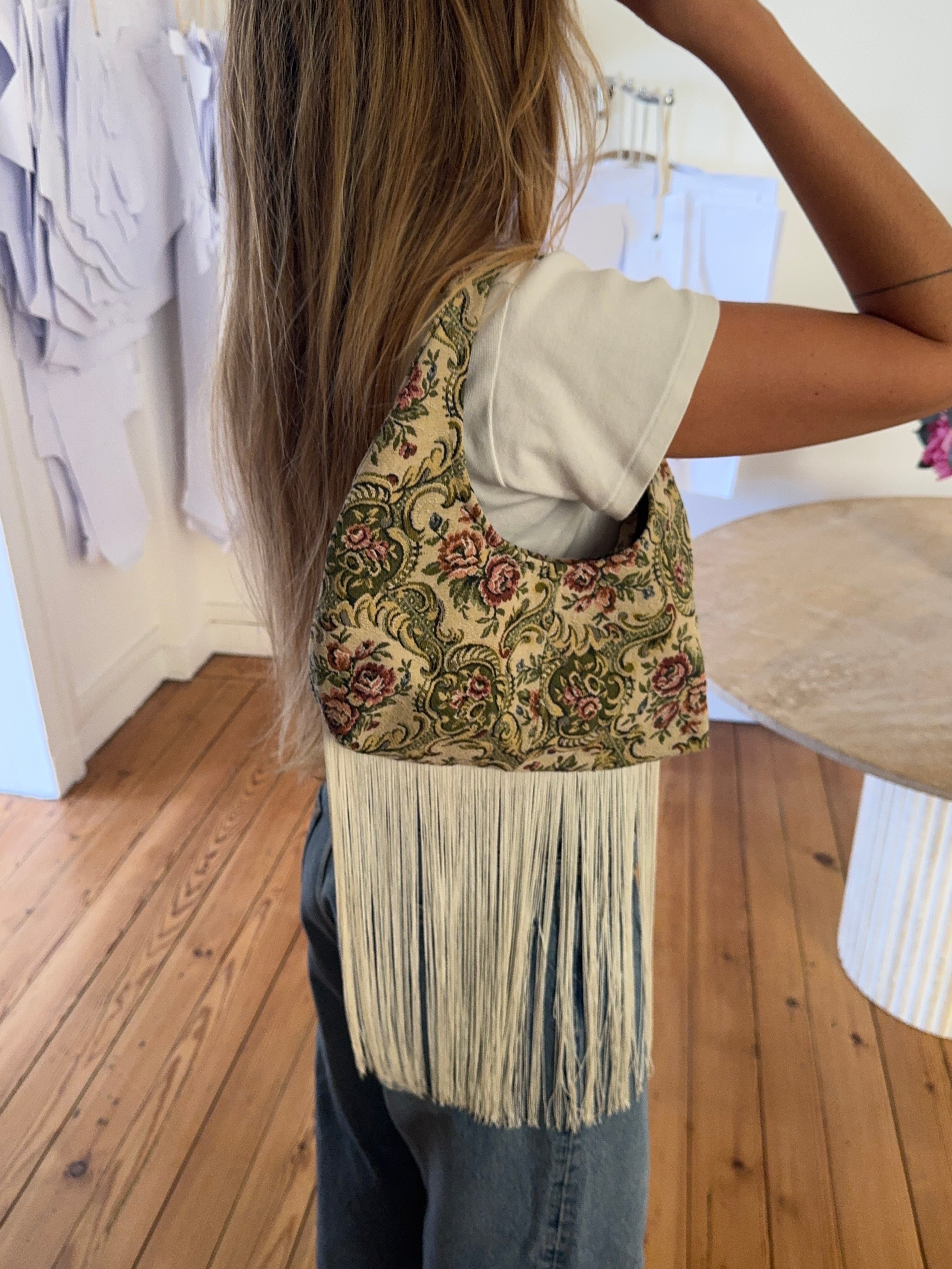 Sac upcyclé fleurs et franges