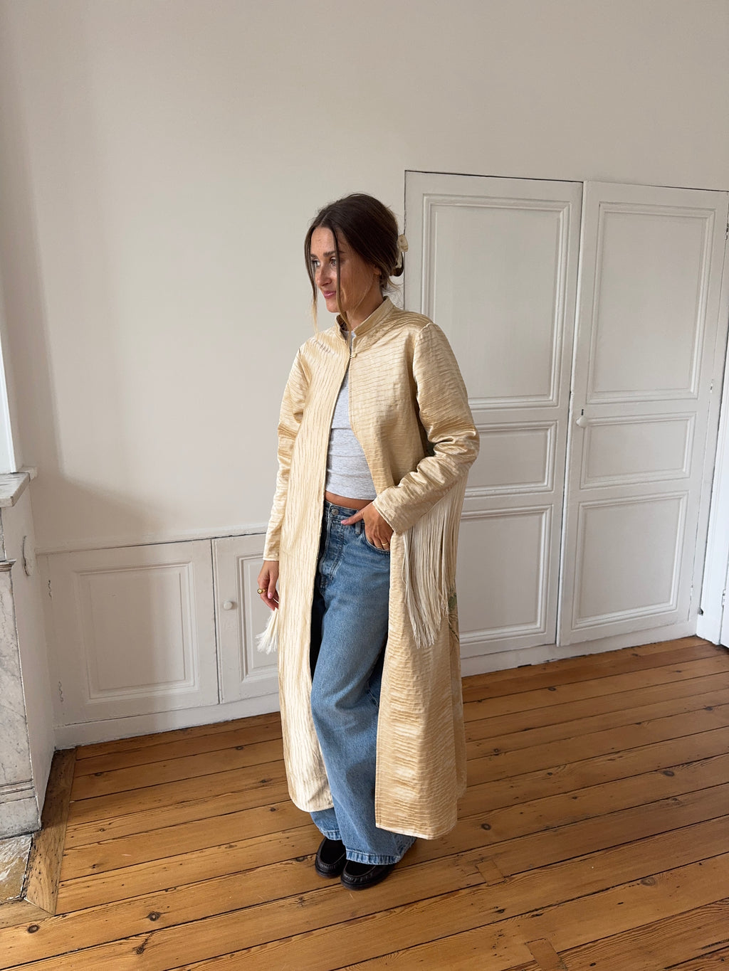 Veste longue upcyclée satinée dorée et franges - S/M
