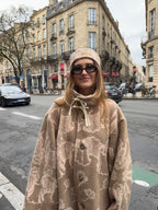 Chapeau upcyclé laine marron clair à motifs vintage