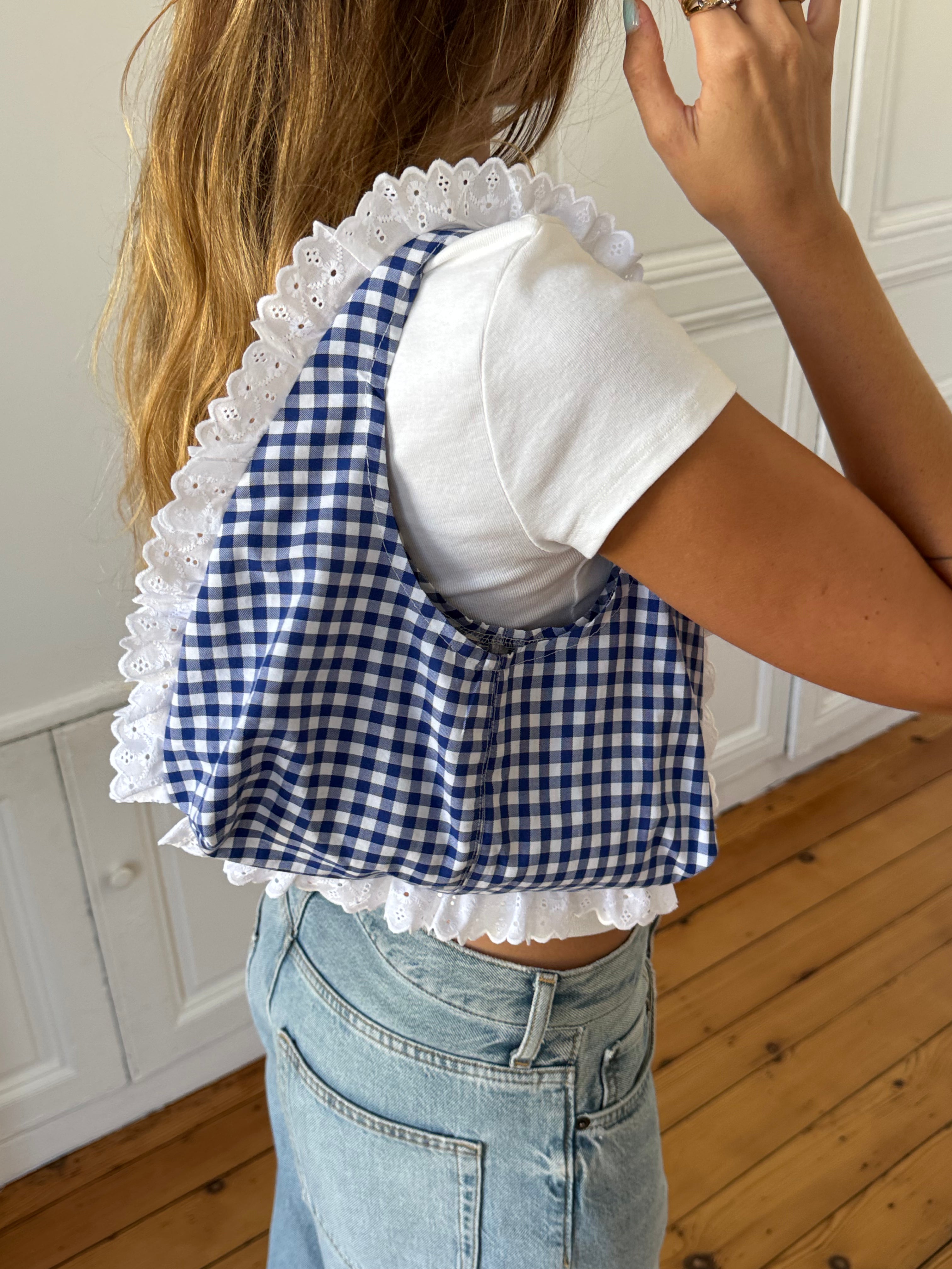 Sac upcyclé vichy bleu et dentelle