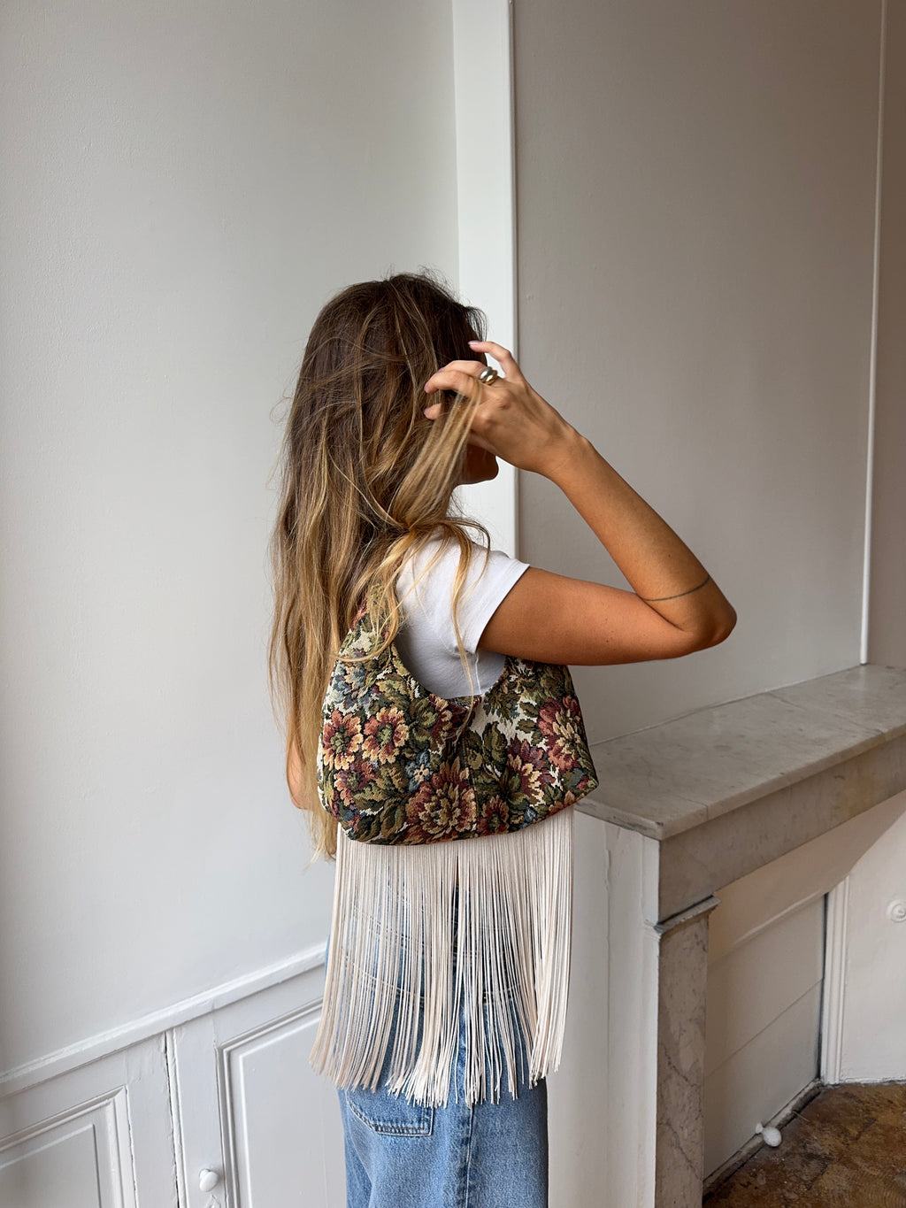 Sac upcyclé à fleurs et franges