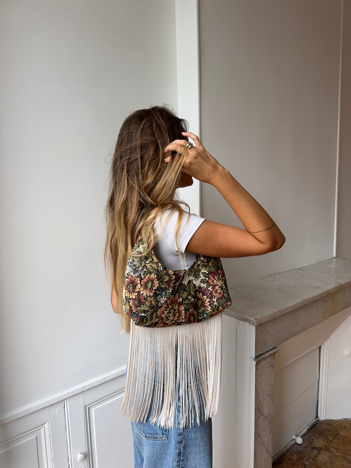 Sac upcyclé à fleurs et franges