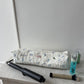 Trousse upcyclée matelassée blanche à motif bleu