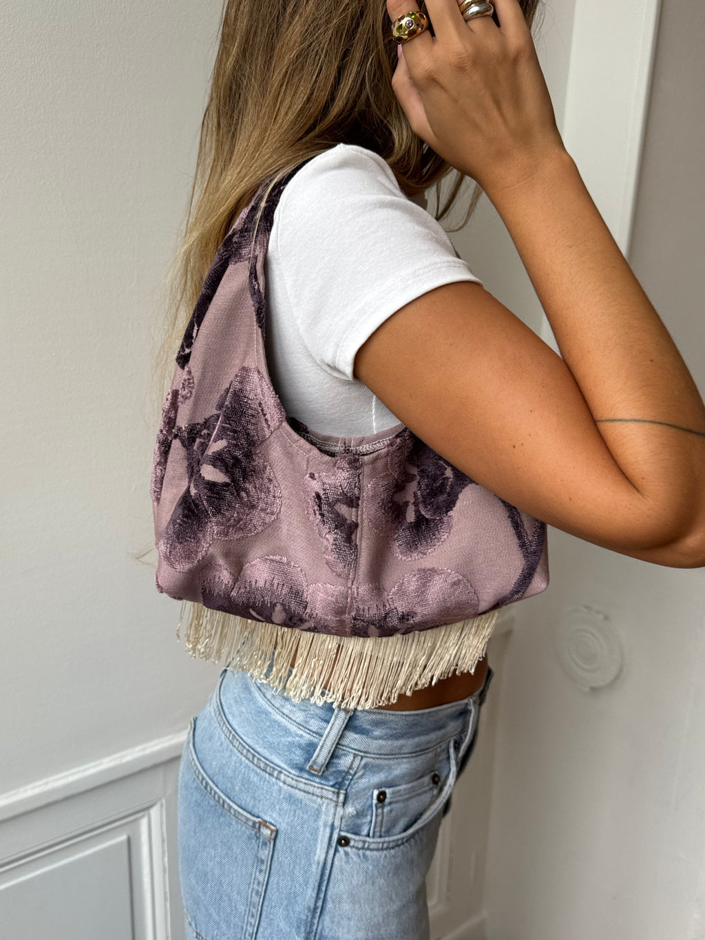 Sac upcyclé violet et franges