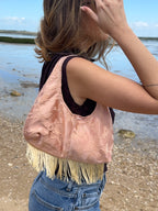 Sac upcyclé satiné rose à motifs et franges vintage - petit