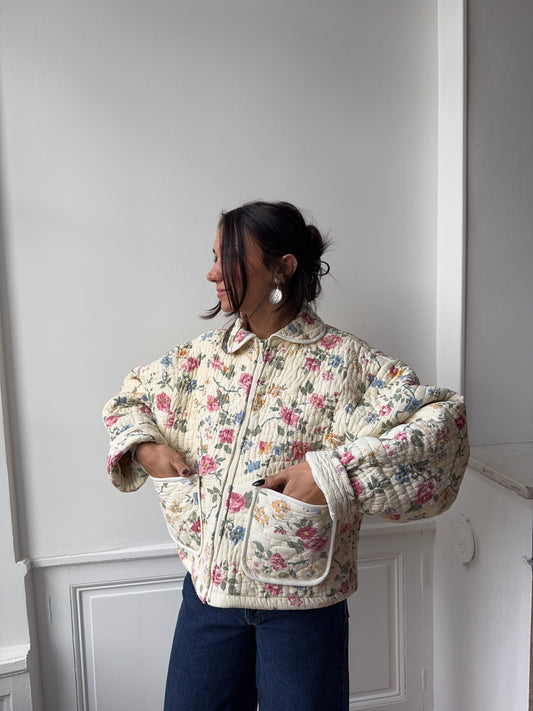 Veste upcyclée matelassée crème à fleurs