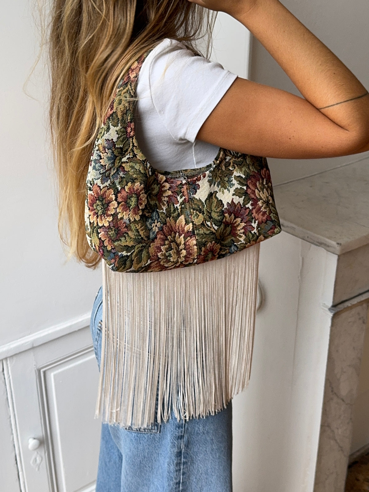 Sac upcyclé à fleurs et franges