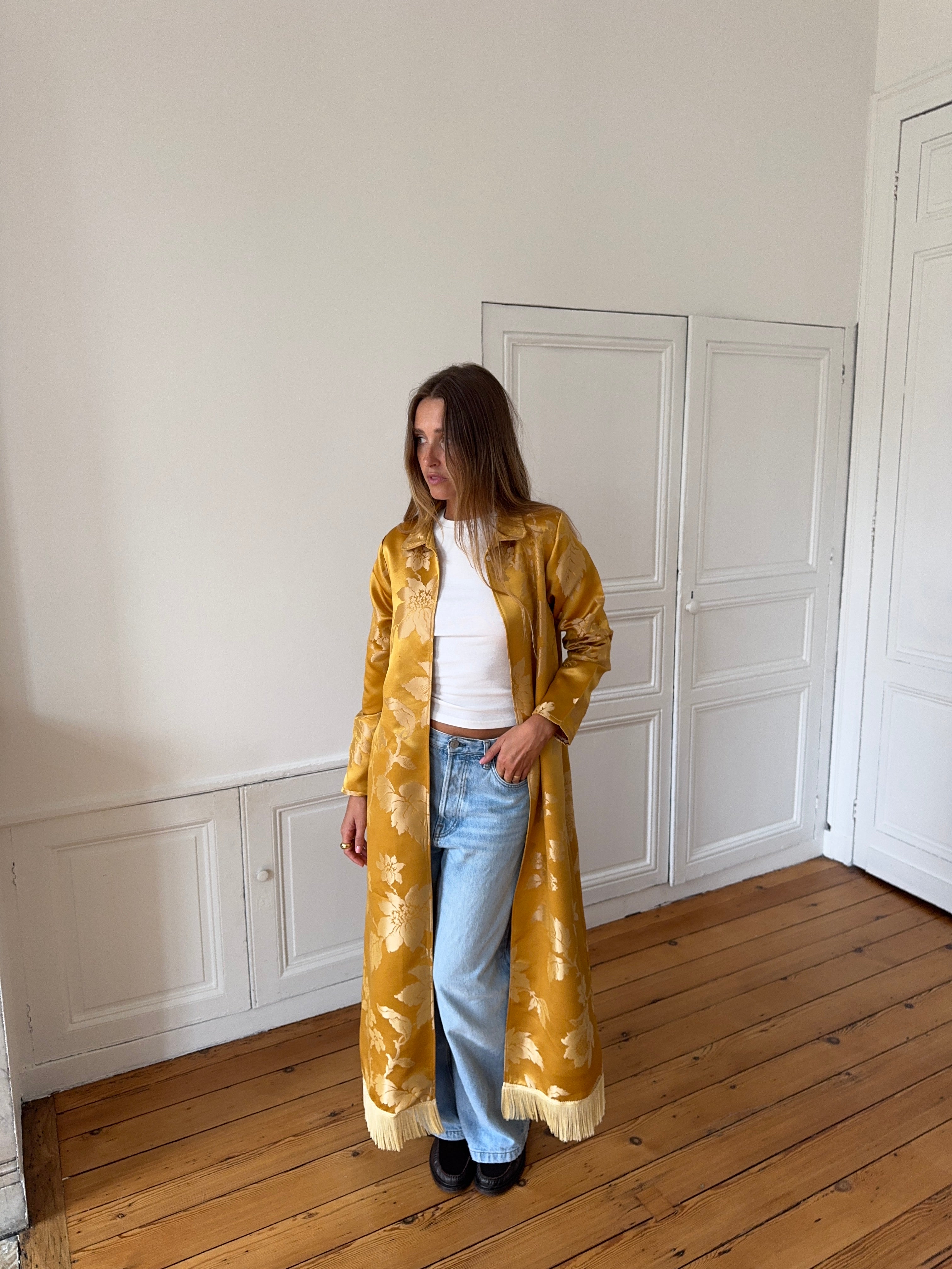 Veste longue upcyclée satinée dorée et franges - S