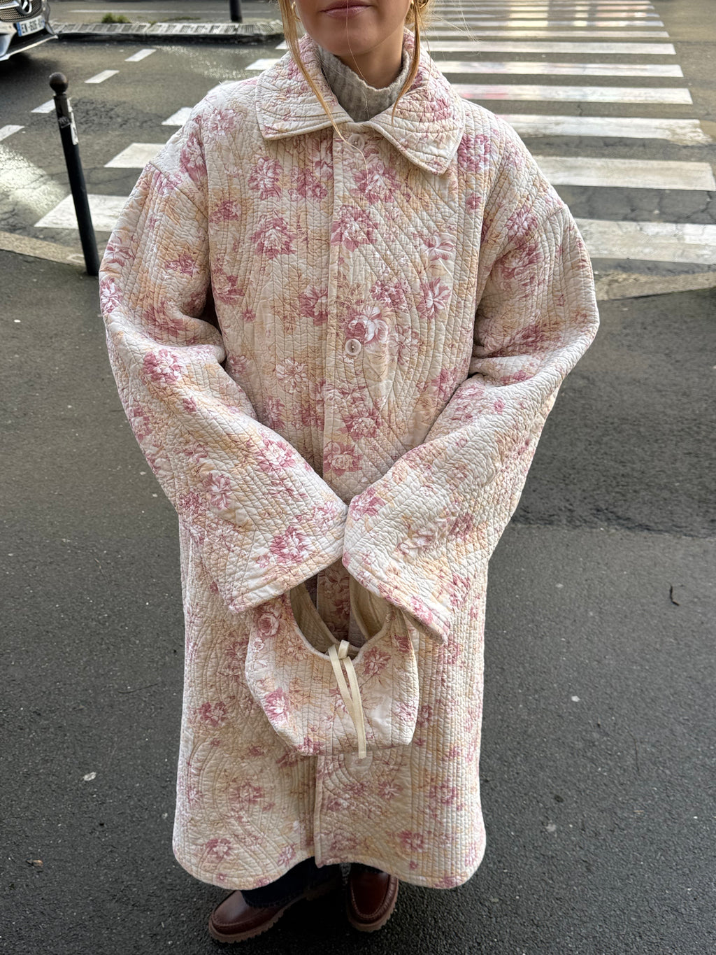 Sac upcyclé matelassé beige à fleurs vintage - petit