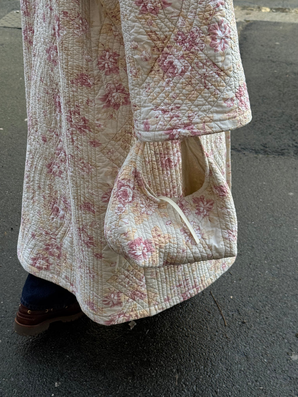 Sac upcyclé matelassé beige à fleurs vintage - petit