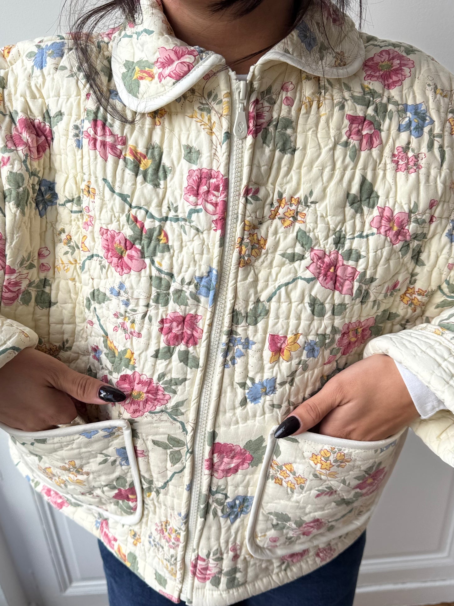 Veste upcyclée matelassée crème à fleurs