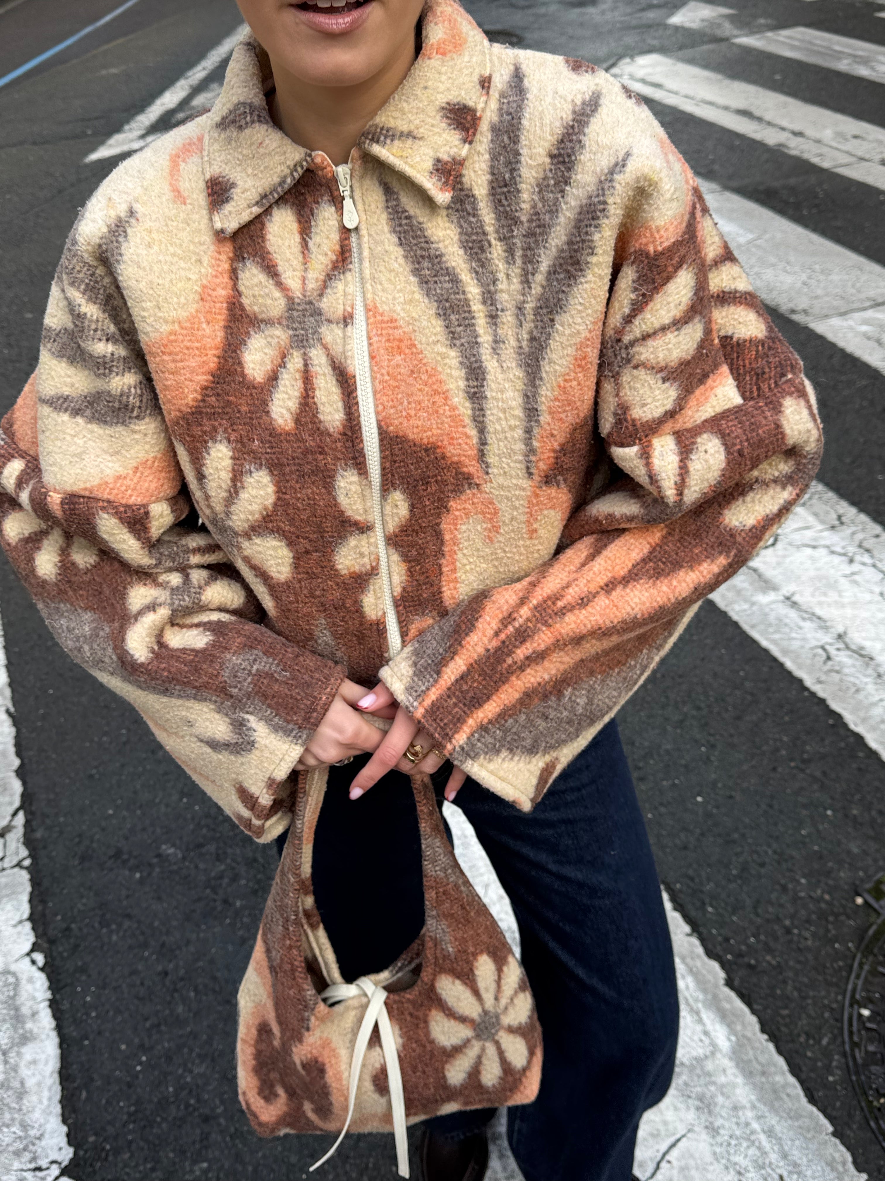 Sac upcyclé laine à motifs fleurs vintage - petit