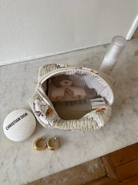 Trousse upcyclée matelassée à fleurs