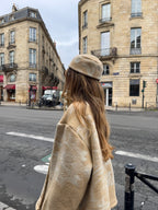 Chapeau upcyclé laine beige à motifs vintage
