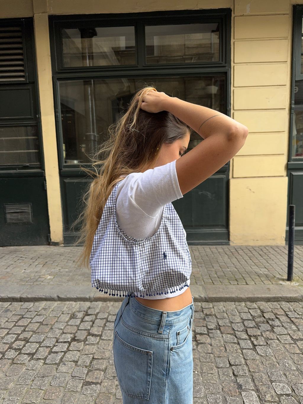 Sac upcyclé blanc à carreaux bleus et perles vintage - petit