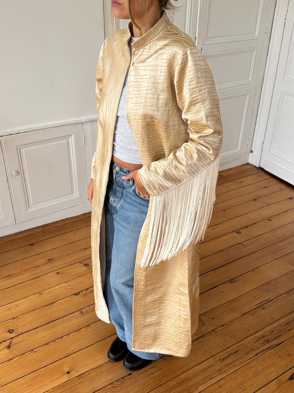 Veste longue upcyclée satinée dorée et franges - S/M