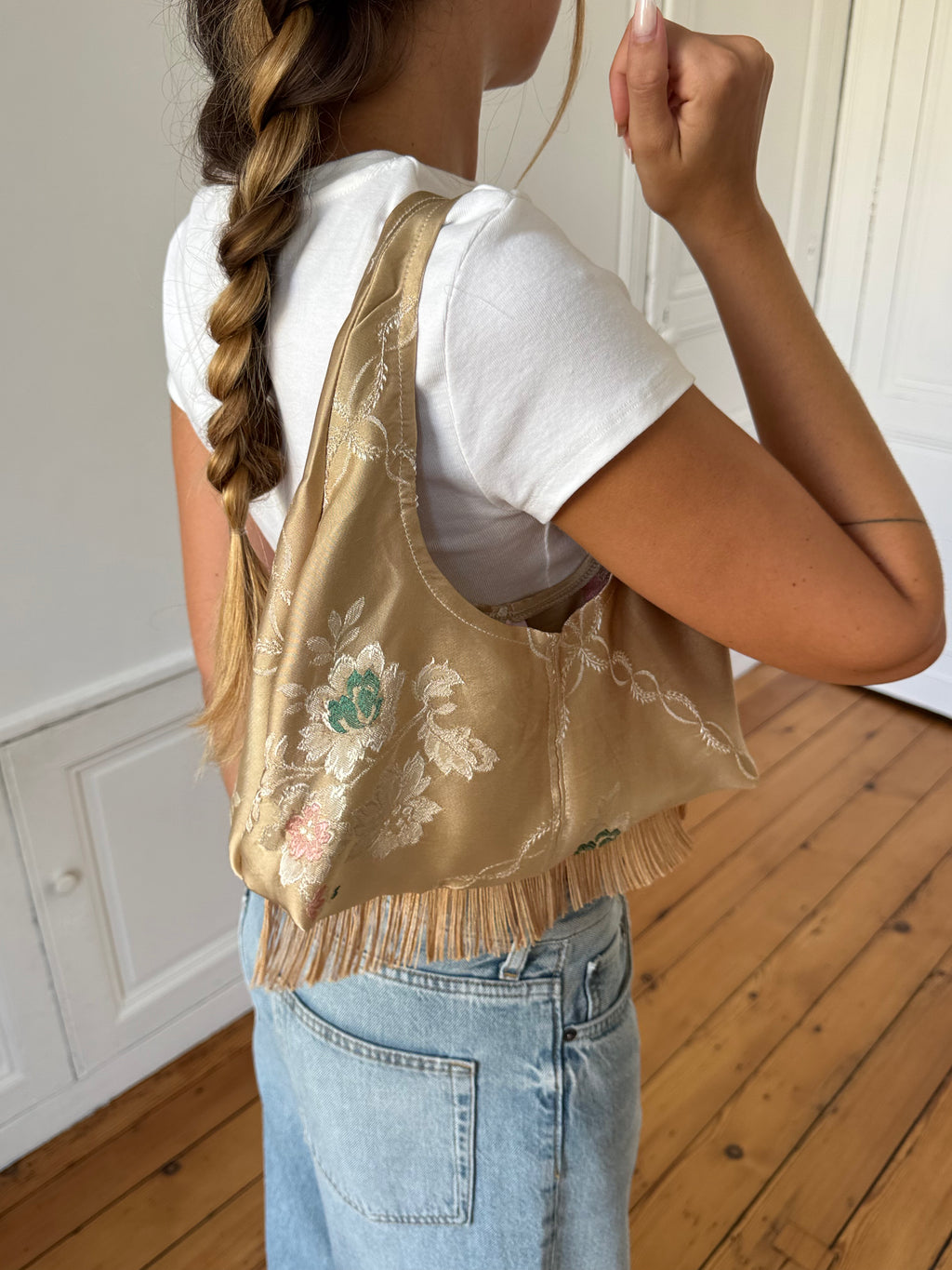 Sac upcyclé satiné doré et franges
