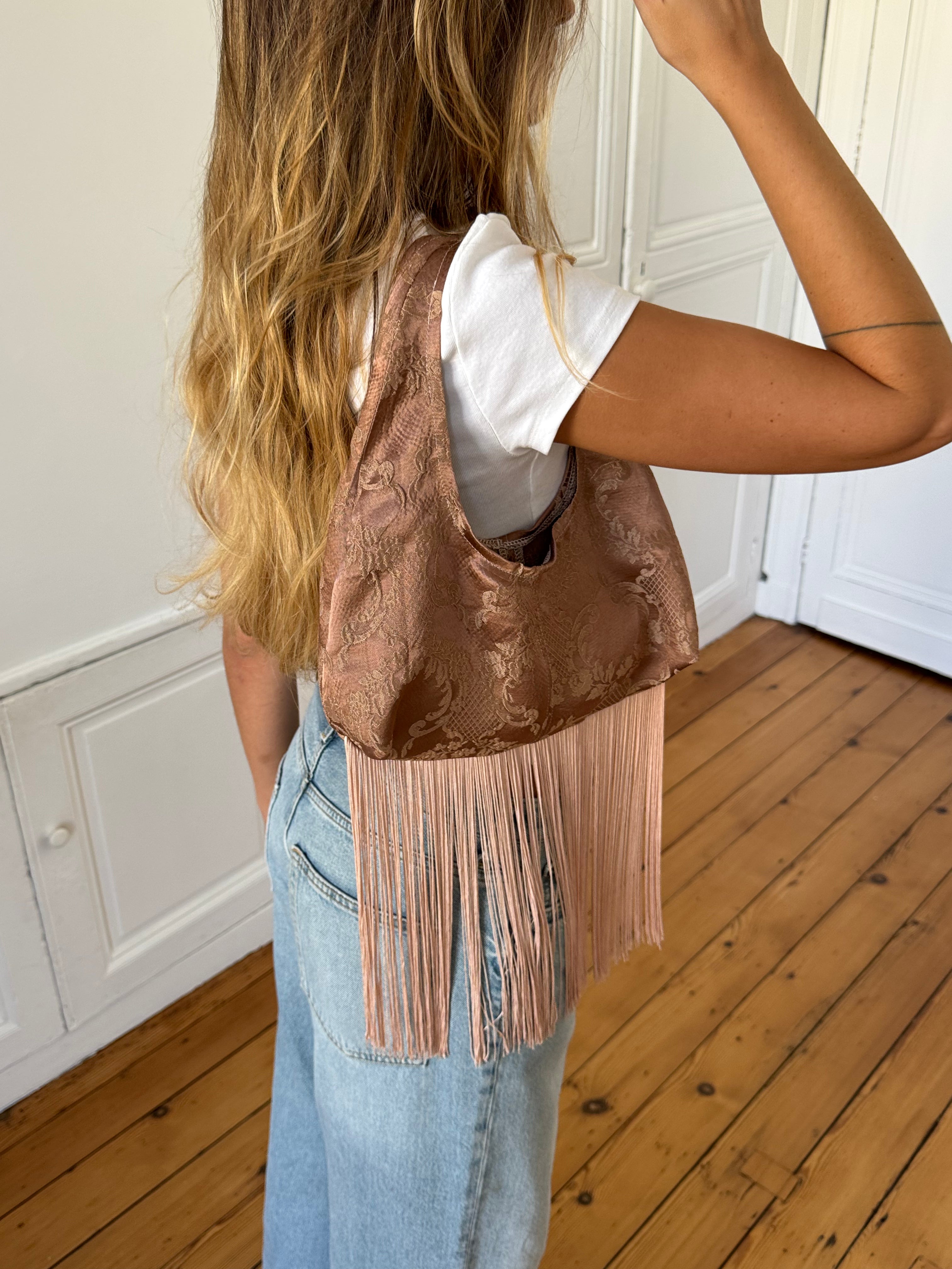 Sac upcyclé satiné cuivré et franges